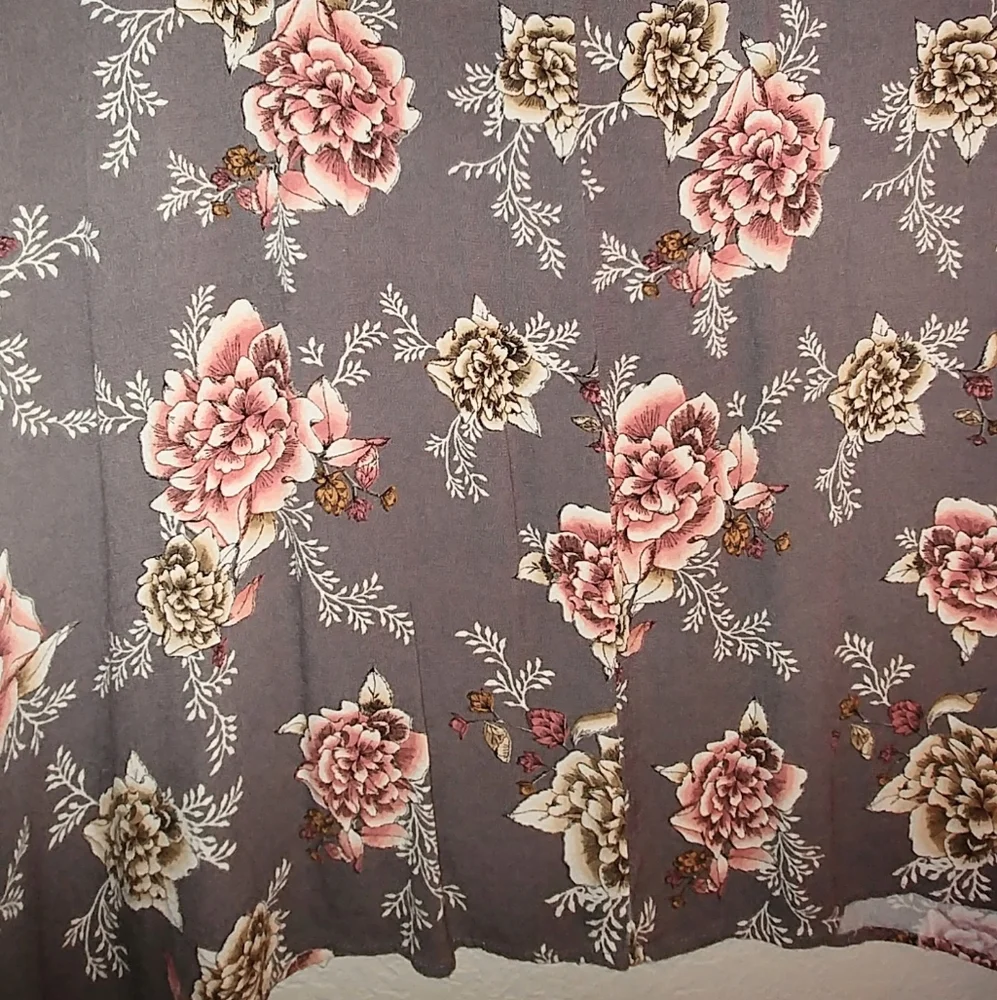 TORRID Sharkbite Floral Lace Top  Size 2 (18-20/ 2X) - Picture 4 of 12